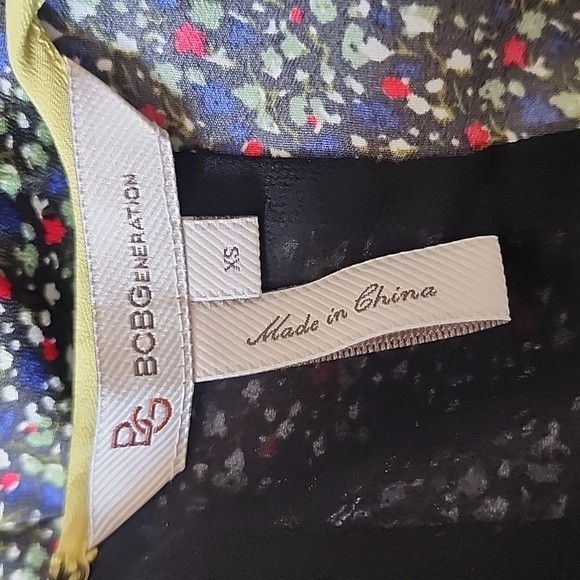 BCBGEneration Cut Out Sleeve Shift Dress with Pockets Size XS - Picture 3 of 11